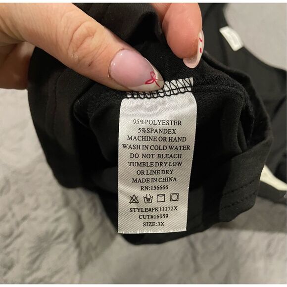 Free Kisses Black Top Women’s 3X New Silver Keyhole Front - Picture 5 of 5